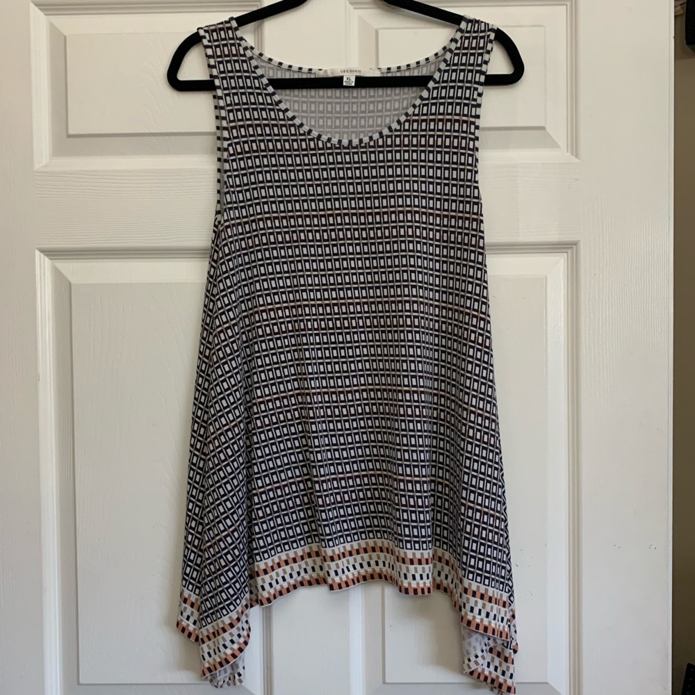 StudioM Sharkbite Tunic Size XL